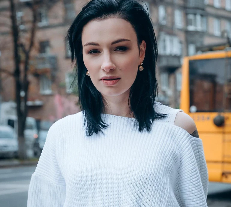 Бути разом все життя: Приходько з чоловіком замилували романтичними фото в Тунелі кохання