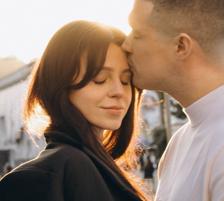 Дружина Федорова замилувала їхніми романтичними цілунками. Фото