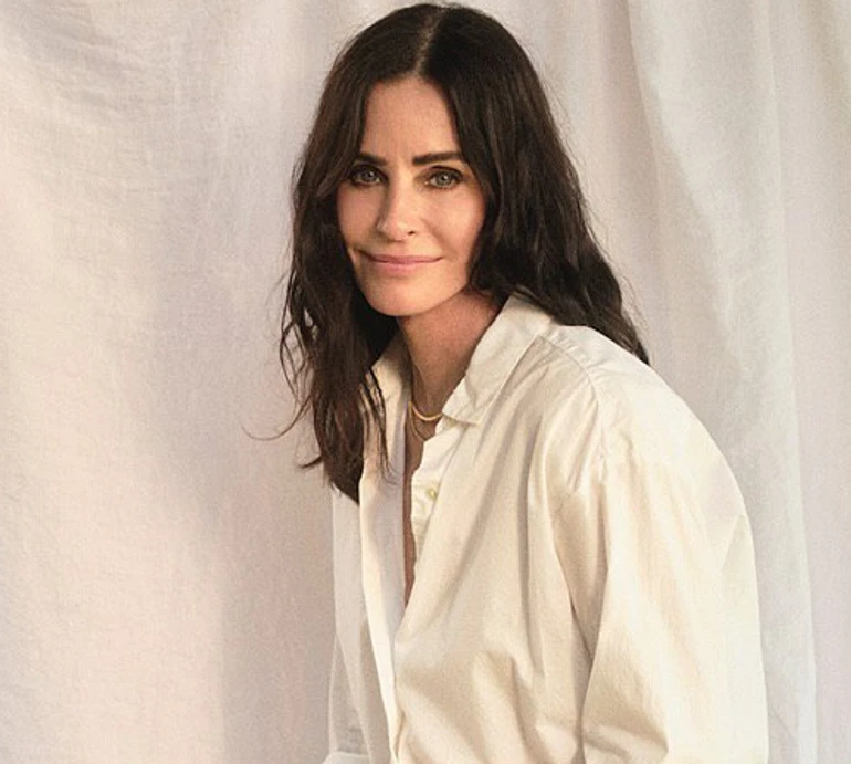 Мандри з дочкою, селфі з Еністон та шапка-індичка: Кокс показала яскраві моменти своєї весни