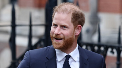 Волосся вдома забув? Лисіючого принца Гаррі, що прибув до Лондона, висміюють в мережі