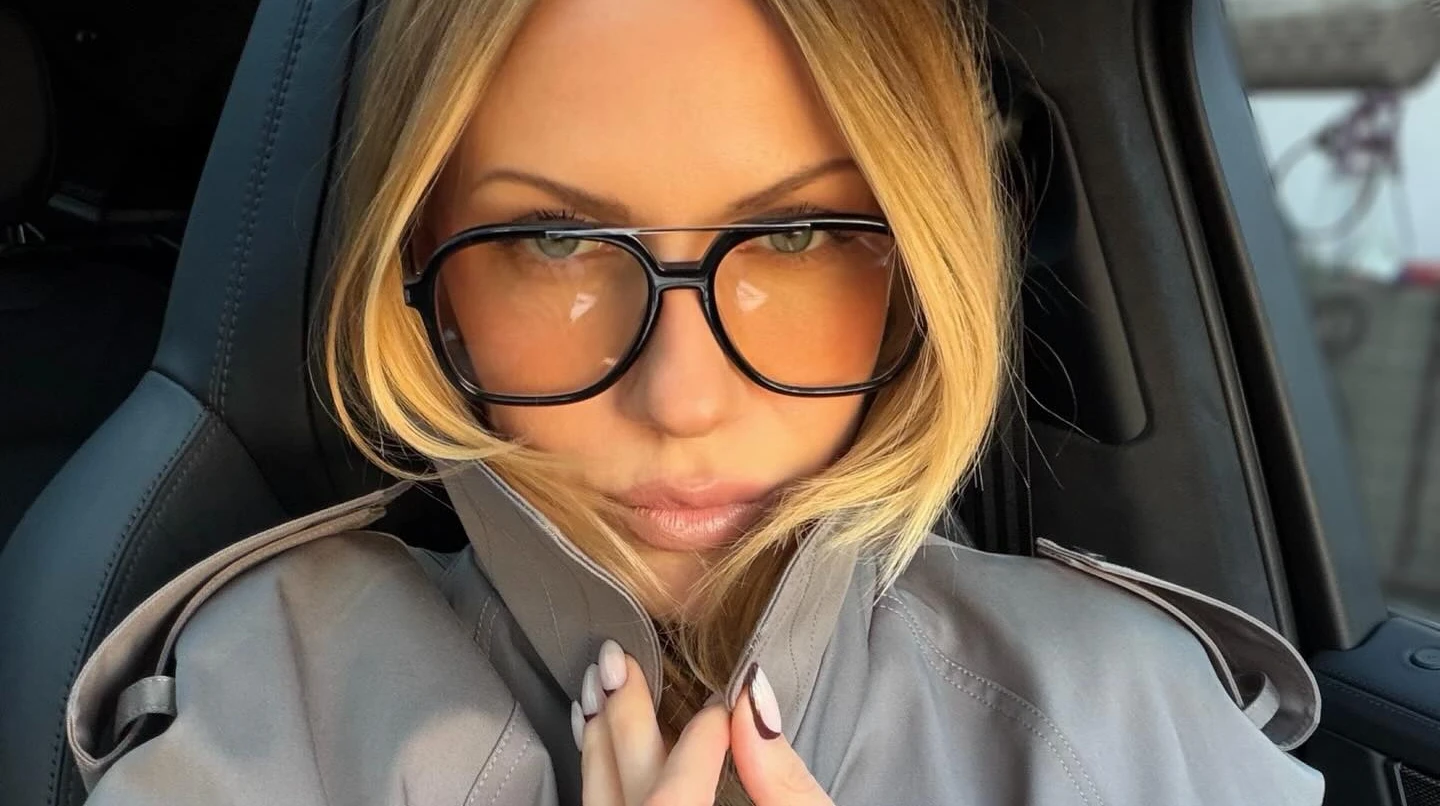 Аж ніс в твоїй помаді був: Нікітюк показала, як вони з Єфросиніною цмокнулися в губи