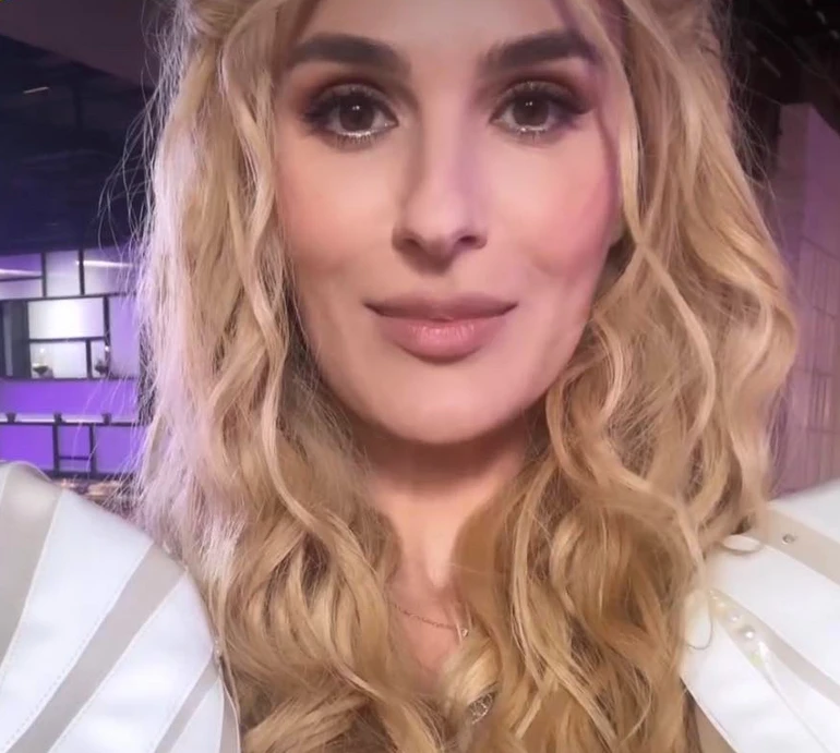 Матір драконів чи Оксана Марченко: Єфросиніна здивувала перевтіленням у довгокосу білявку. ВІДЕО