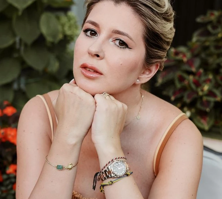 Павелецька поцілувала Кулебу для романтичного селфі на тлі замку в Луцьку