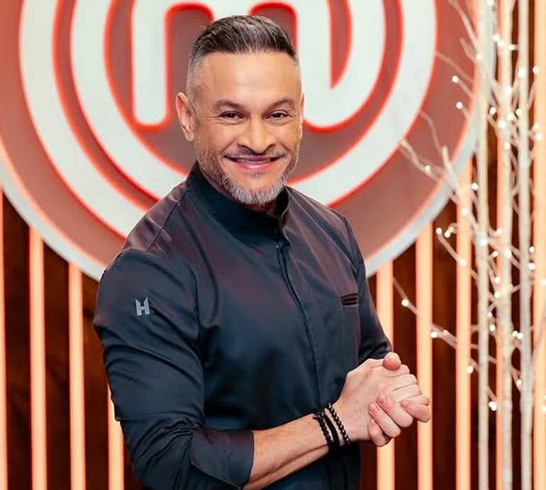 Ектор Хіменес-Браво у шортиках та з б'юті маскою показав, як дбає про себе