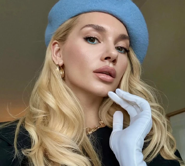 Херсонська Вікторія Бекхем: Романова покепкувала зі свого фото 14-річної давнини