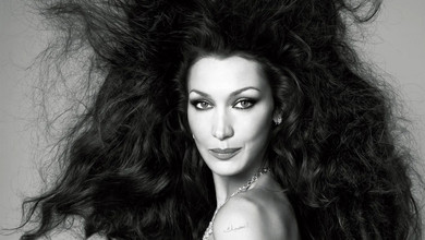 Кольчуга, топлес, і прозора сукня: Белла Хадід з пишною укладкою спокусливо попозувала для глянцю. Фото