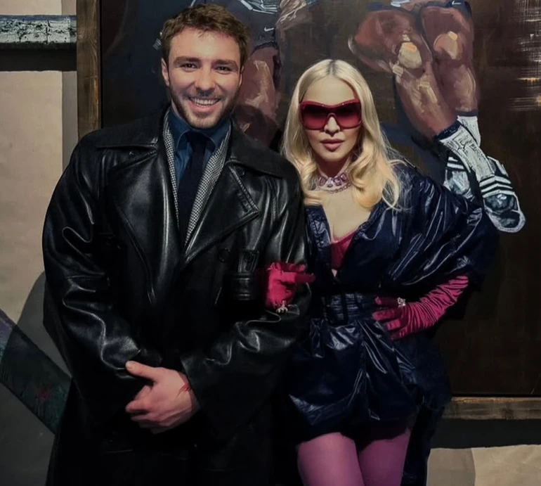 Мадонна і Гай Річі попозували для рідкісного спільного фото на арт-виставці їхнього сина