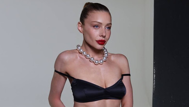 Кароль в обтислому луці ефектно обтерлася снігом просто неба на Водохреща. Фото