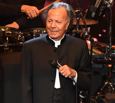 Почувалася як об'єкт, як рабиня: Хуліо Іглесіаса звинуватили в сексуальному насильстві