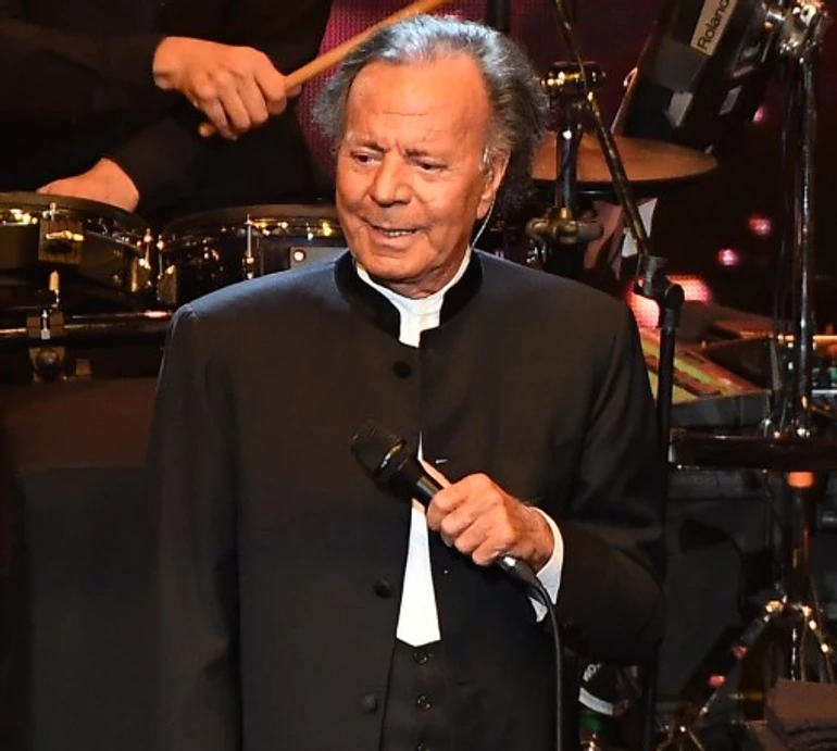 Почувалася як об'єкт, як рабиня: Хуліо Іглесіаса звинуватили в сексуальному насильстві