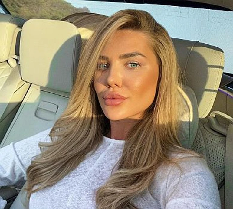 (Екс)дружина футболіста Шведа похвалилася лакшері-вояжем у золотому VIP-вагоні УЗ 