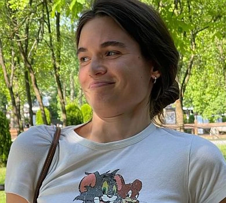 Кацуріна в топі на голе тіло показалася в обіймах Дантеса. ФОТО