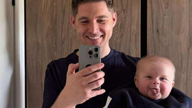 Самі одягалися: Остапчук із 5-місячним сином замилував однаковими луками на прогулянці