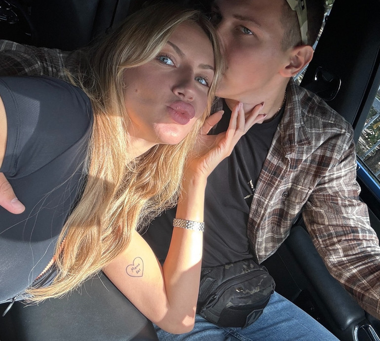 Маленький Посейдон: коханий Нікітюк показався з сином на руках