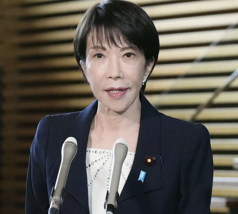 Два шлюби з одним чоловіком та любов до хеві-метал: цікаві факти про першу прем'єр-міністерку Японії