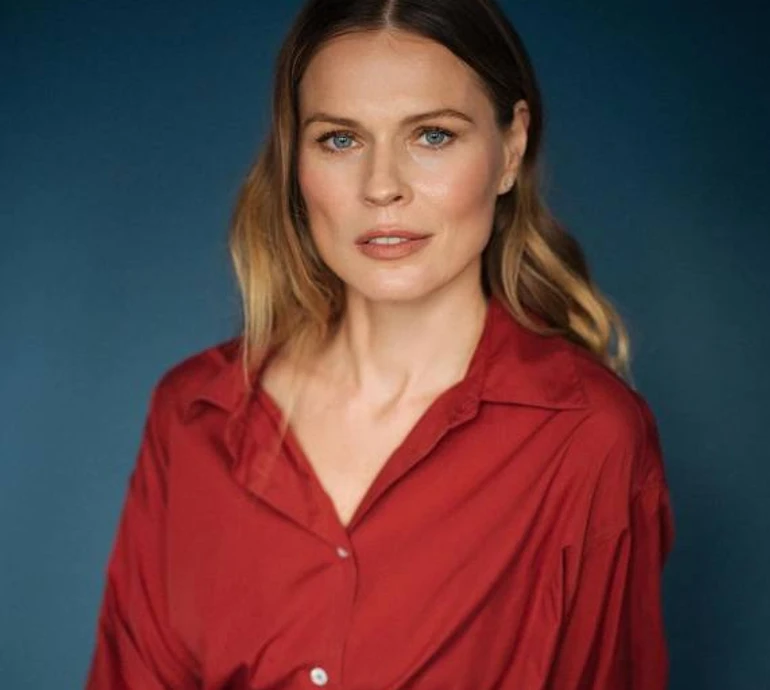 Фреймут показала, як елегантно їсти банан