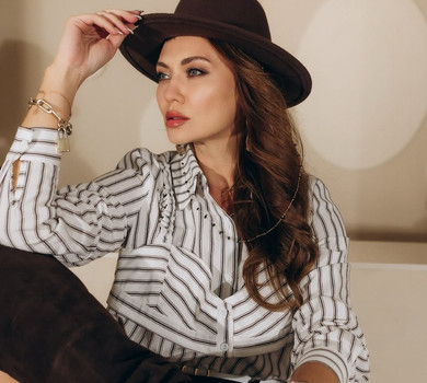 Працює краще за антиейдж: Саліванчук у шортиках і чоботях посвітила ногами та розповіла, як залишатися молодою. Фото