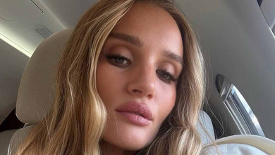 Наречена Стейтема в асиметричному купальнику похизувалася струнким тілом на тлі краєвидів Бразилії