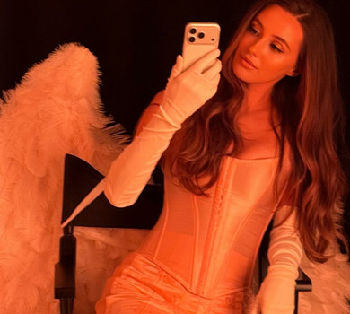 Колишня Тищенка у корсеті, панчохах та крилах уявила себе сексі янголом. Фото