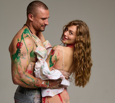 Цимбалюк з учасницею Холостяка обмазалися фарбою на пристрасній зйомці