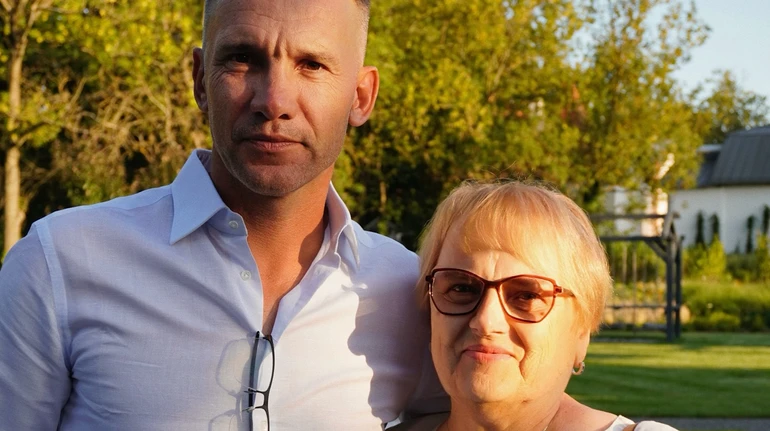 Дякую за мудрість: Шевченко у мамин день народження показав рідкісні сімейні фото