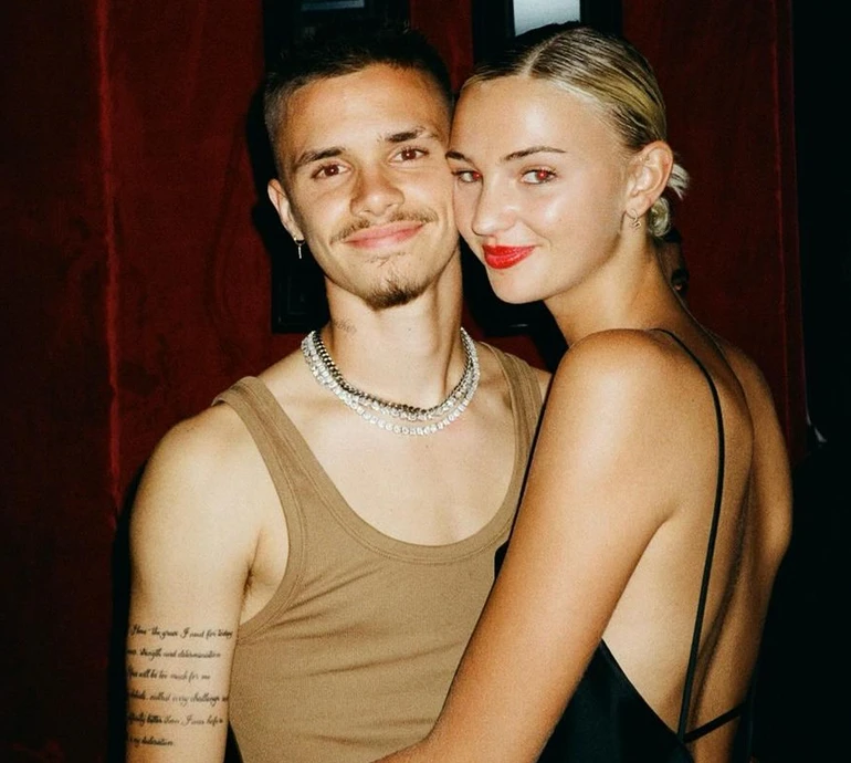 Ми всі тебе любимо: Вікторія Бекхем привітала дівчину сина з 21-річчям та показала її в бікіні