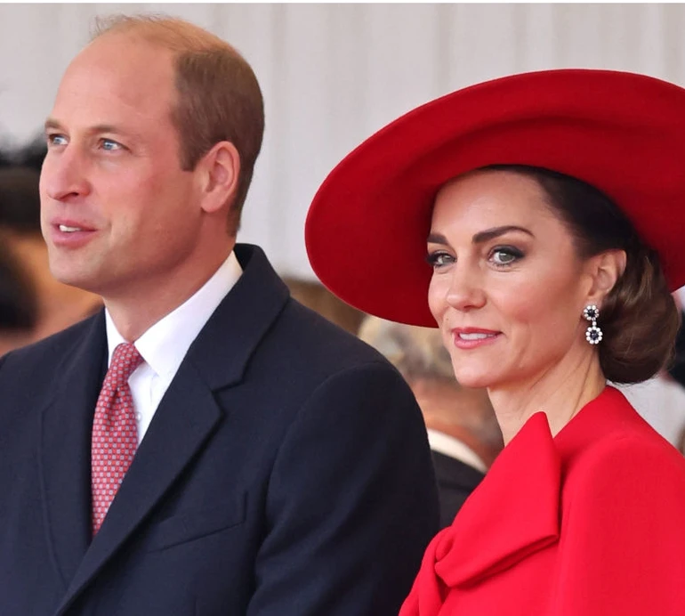 Міддлтон у total red і сережках леді Ді зустріла з королівськими родичами гостей із Південної Кореї