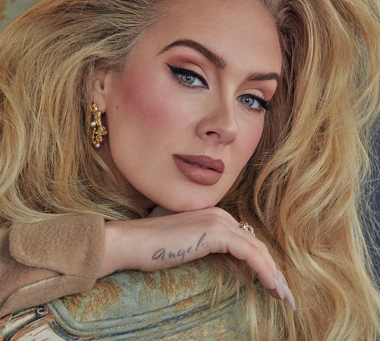 Зводить мене з розуму: Адель зізналася, що дратує її в чоловікові, та попозувала для вишуканих ФОТО