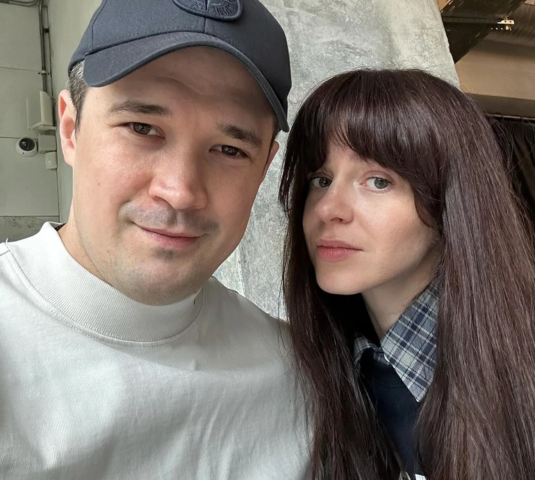 Дружина привітала Федорова з 33-річчям ніжними кадрами цілунків коло ялинки