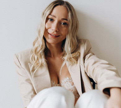 Пів року не подобалася собі: Репяхова помилувалася відображенням у дзеркалі після пластики