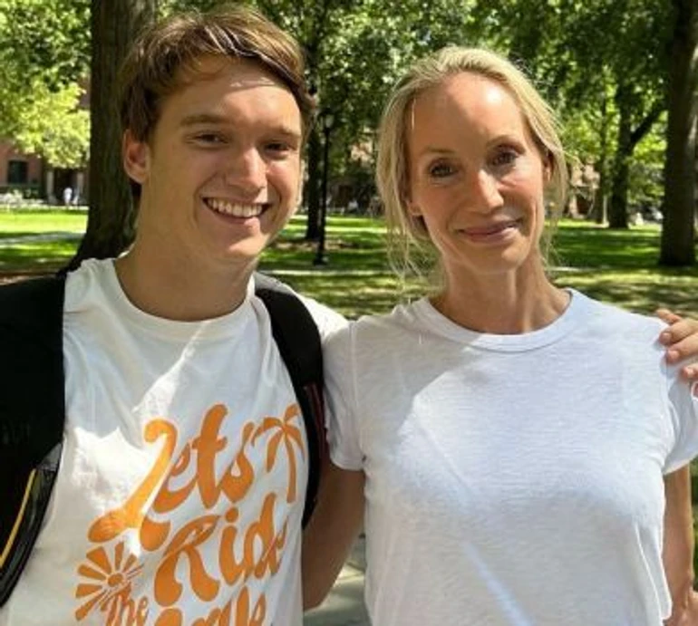 Сумуватиму за тобою: дружина Шевченка відрядила старшого сина до вишу Ліги плюща