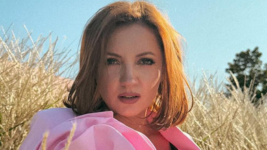 Шукаю свої формули стилю: Цибульська з довжелезними косами попозувала в луках з етномотивами