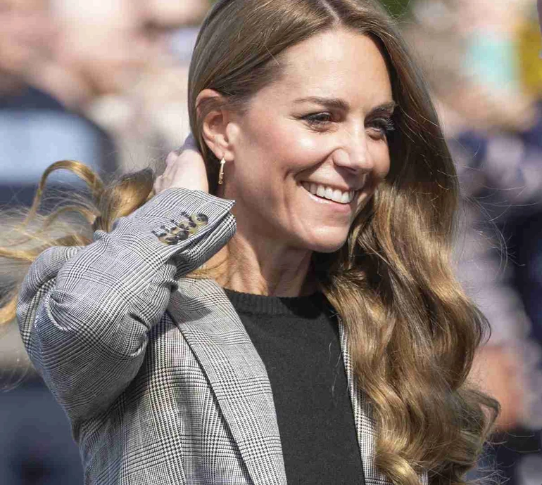 Картато і елегантно: Міддлтон з'явилася на публіці в брючному костюмі та джемпері