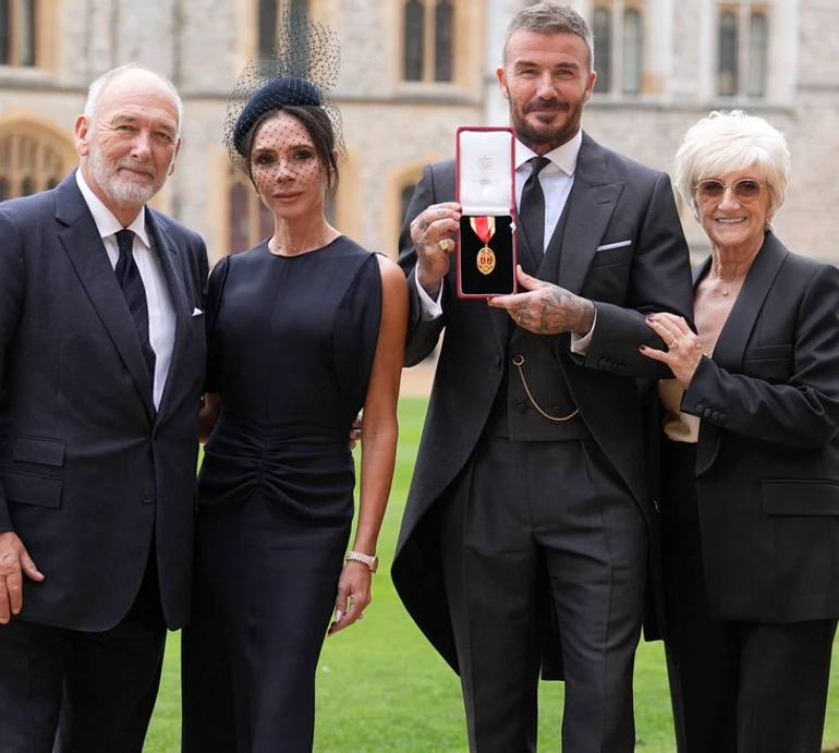 Нарешті дочекався: Бекхем пройшов посвяту короля Чарльза ІІІ і отримав лицарське звання. Фото