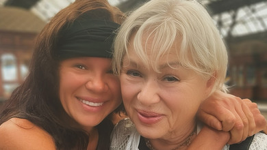 Дихаю тобою: Руслана зворушливо привітала свою вічнодрайвову маму і показала її в своїх обіймах