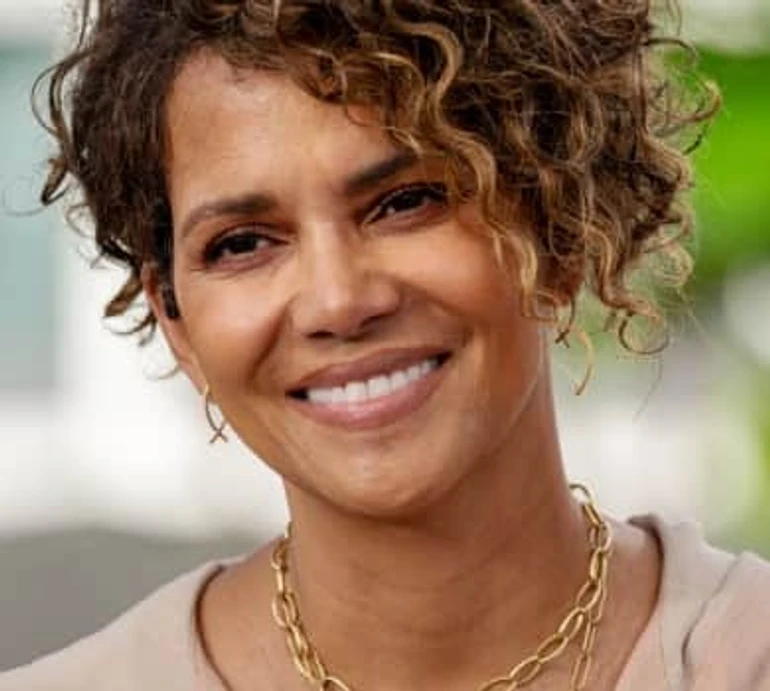 Мамина лялечка: Холлі Беррі показала барбі-дозвілля з 15-річною донькою, яка вже обігнала її за зростом