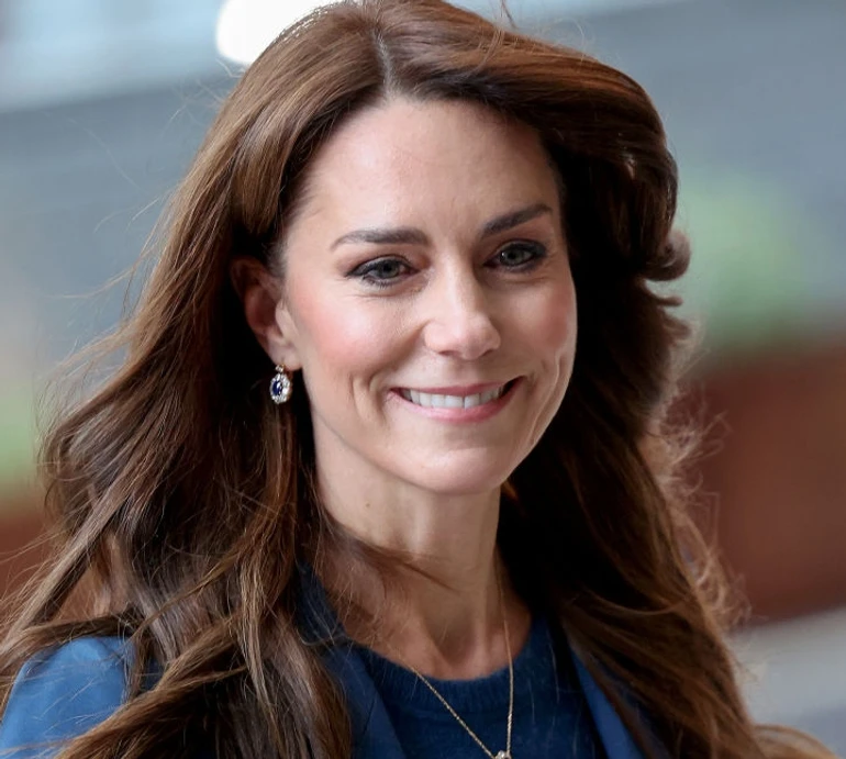 Ділова принцеса: Міддлтон у Лондоні вигуляла ефектний брючний костюм