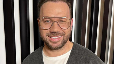 Сапфір, слива та бабл-гам: Андре Тан про трендові кольори зими-2025 і з чим їх поєднувати