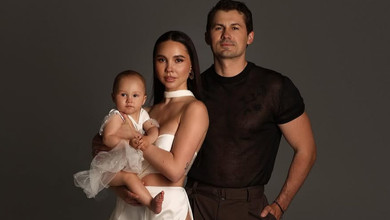 Перші кроки, перший політ: Кот і Татарінцева привітали дочку з 11 місяцями стильними сімейними фото