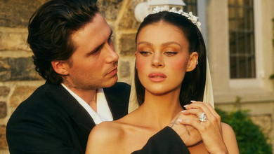 Особлива сукня, зіркові гості та вечірка: син Бекхемів із дружиною повторили весільну церемонію, на якій не було його родини. Фото