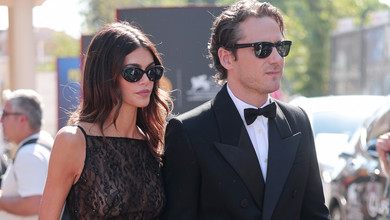 Донька Кроуфорд у мереживі без бра показала цілунки зі своїм на 10 років старшим бойфрендом у Венеції