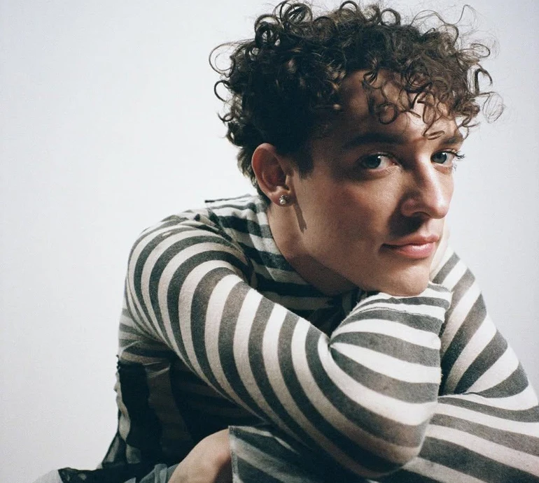 На знак протесту проти участі Ізраїлю: переможець Євробачення-2024 Nemo заявили, що повертають свій кубок