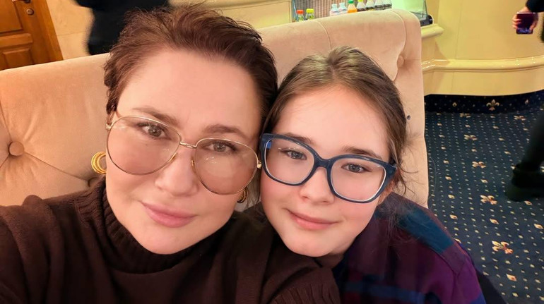 Мозгова зворушила світлиною Аксельрода у військовій формі та їхньої доньки