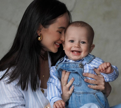 Уже є 2 зубчики: Парфільєва замилувала мережу усмішками 8-місячного сина