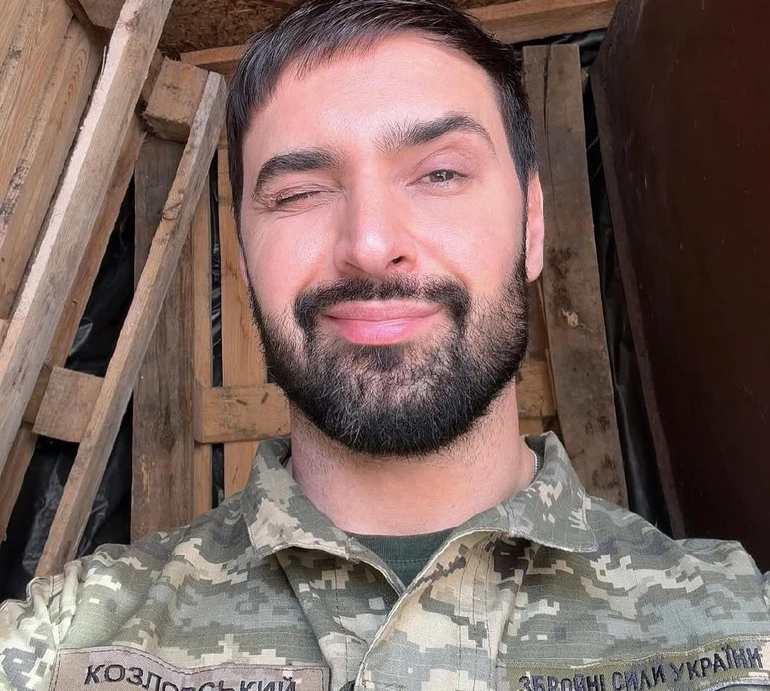 Козловський замилував спробами сина його нагодувати і порівняв з 1-річним собою. Відео