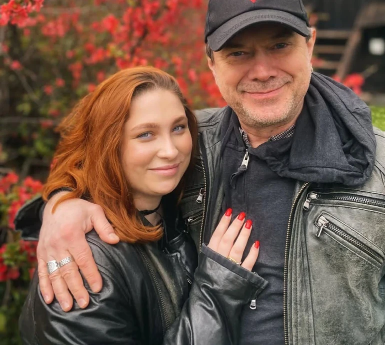 Чоловік-діва: дівчина Ступки кумедними фото привітала його з 58-річчям