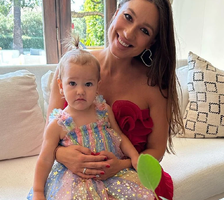 Знадобилося дві спроби: Шульгіна показала, як відбувалося знайомство 1-річної дочки з новонародженою сестрою