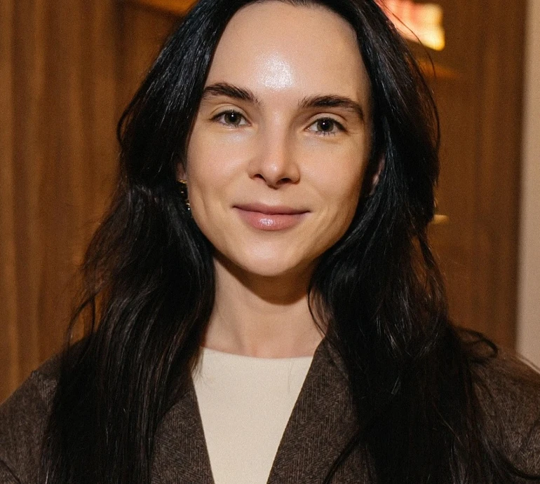 Мірошниченко розповіла, як на шляху до моря відмивала дитину в туалеті літака, та показалася з 4-ма нащадками на пляжі