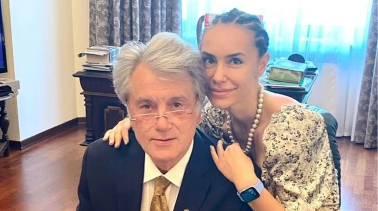 Нехай попереду буде час Вашої незламної сили: донька Ющенка в день 71-річчя тата адресувала йому піднесені слова