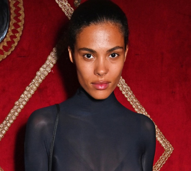 Кунакі у прозорій сукні та Хантігтон-Вайтлі у сріблястому бюстгальтері покрасувалися на вечірці. ФОТО